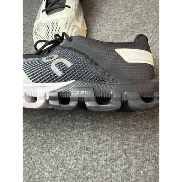 On Cloud Cloudflow Mens Size 10.5M Black/White - Picture 9 of 10